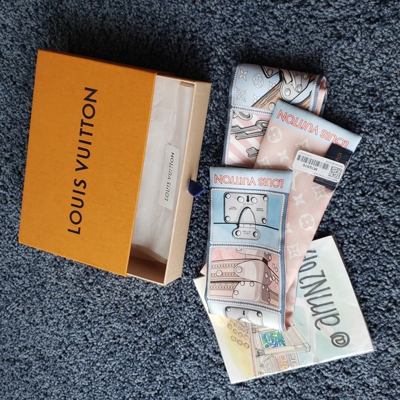 Louis Vuitton Lock It Bandeau - Picture 7 of 8